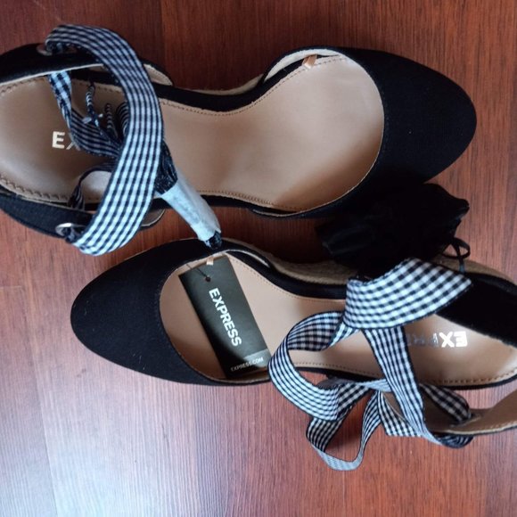 Express Espadrilles - Picture 2 of 4
